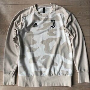 Adidas Juventus Crew Neck Size S in Taupe Camo/Cream/White